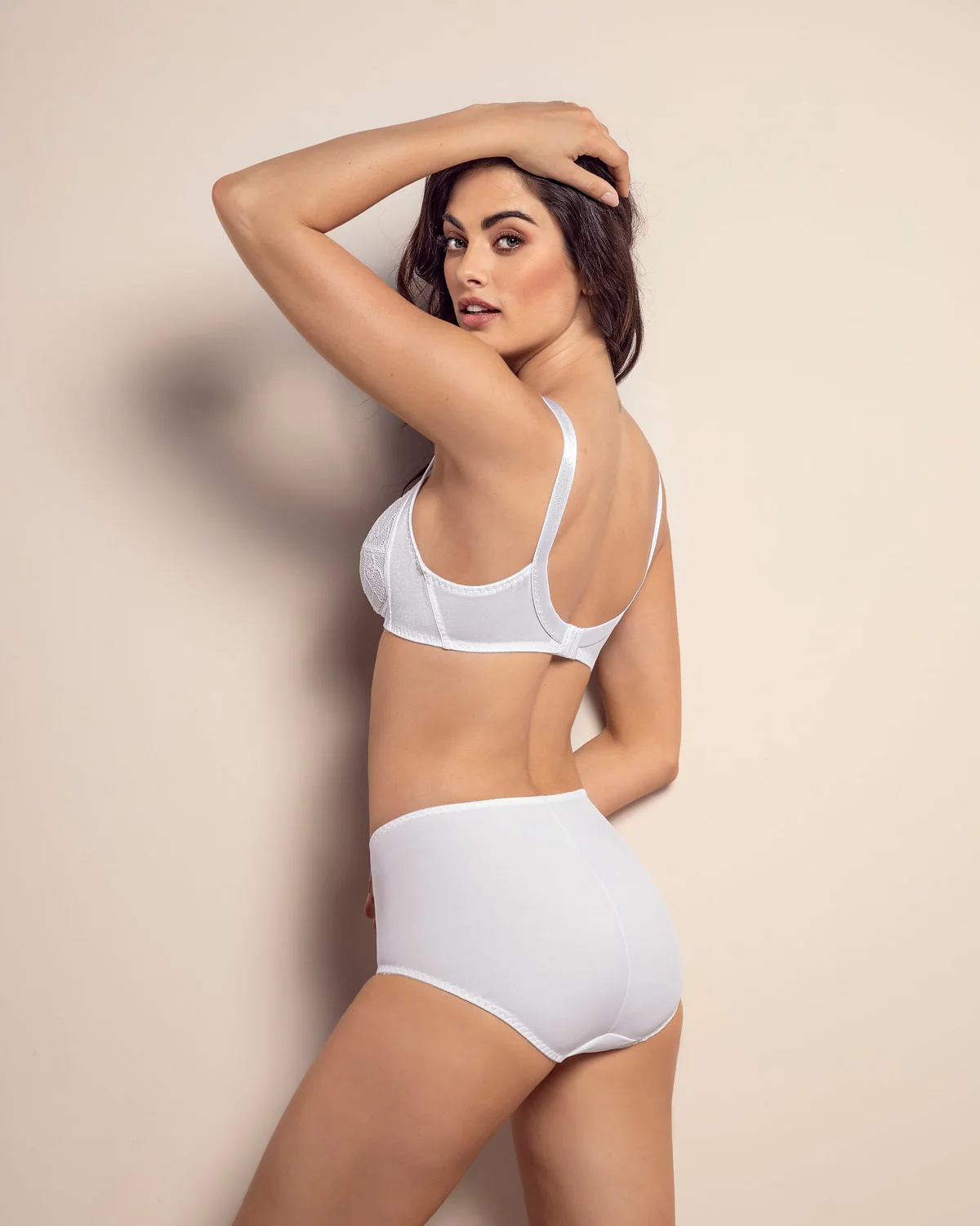 Panty clásico de control suave con toques de encaje en abdomen - Image 7